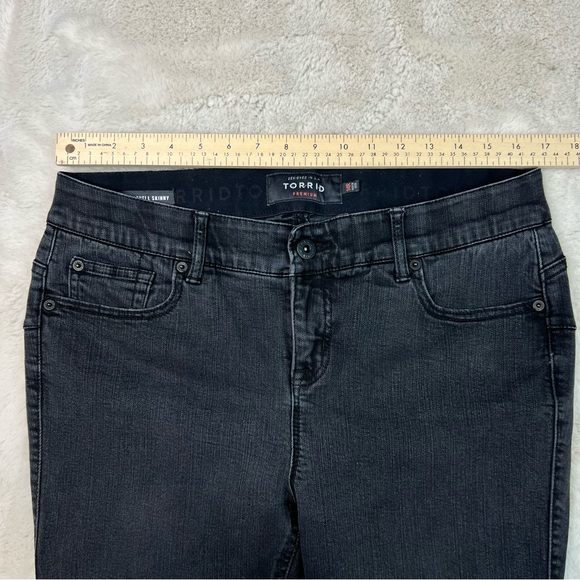 Torrid Bombshell Skinny Jeans Size 14R Dark Grey Wash Shaping Slimming Stretch - Picture 5 of 10